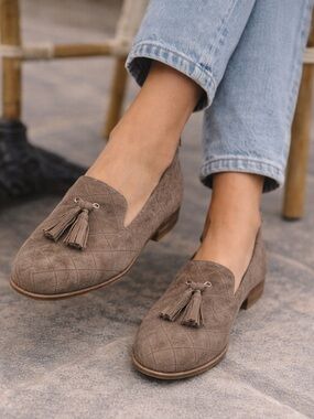 Munro Taupe Quilted Tassel Loafers